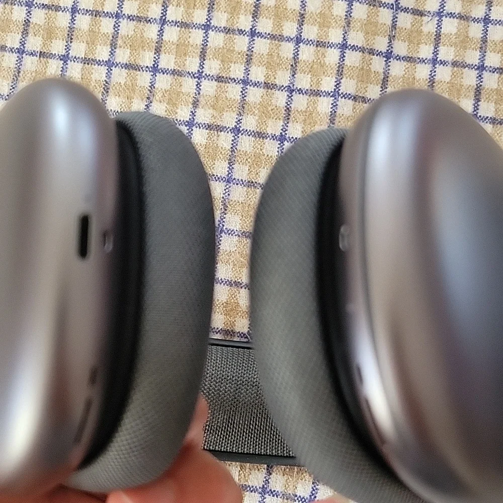 Apple AirPods Max Trade With @poshfriend - Picture 10 of 10